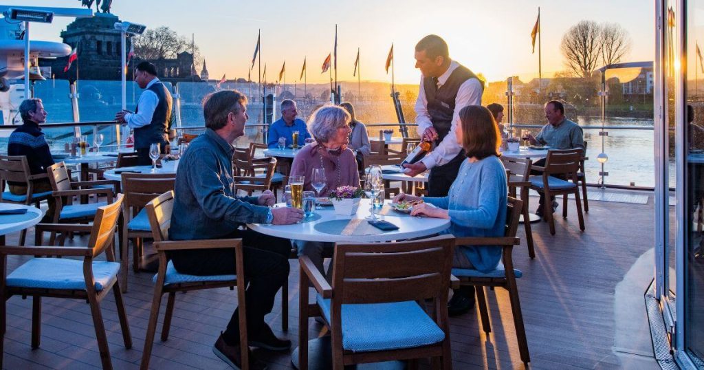 enjoy the best dining as a benefit of cruises